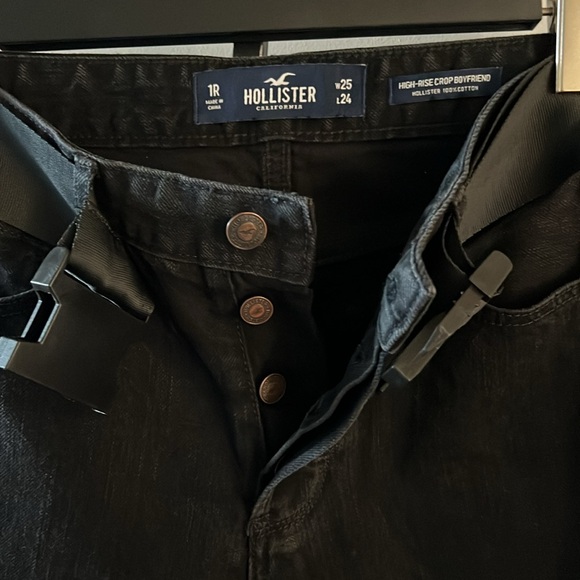 Hollister high rise crop boyfriend washed Black denim in 1R/25/24 with belt - Picture 5 of 7